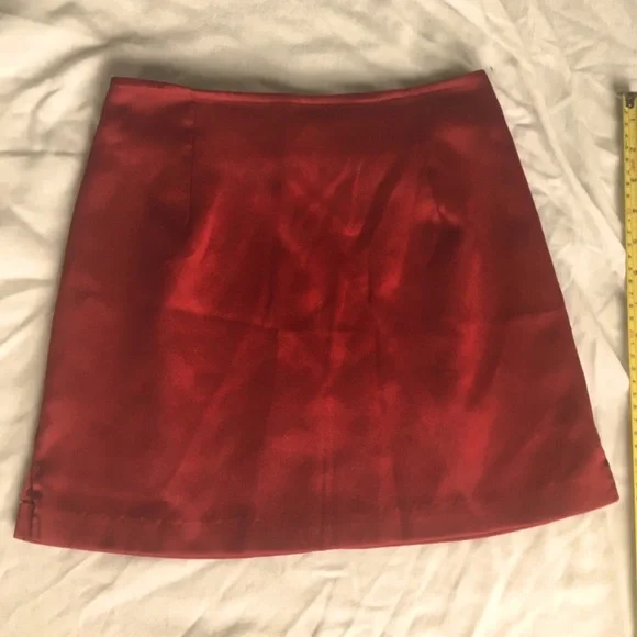 90’s Joule burgundy miniskirt with side slits. - Picture 5 of 6
